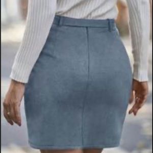 Jupe grandeur small (4) trop courte pour moi :)